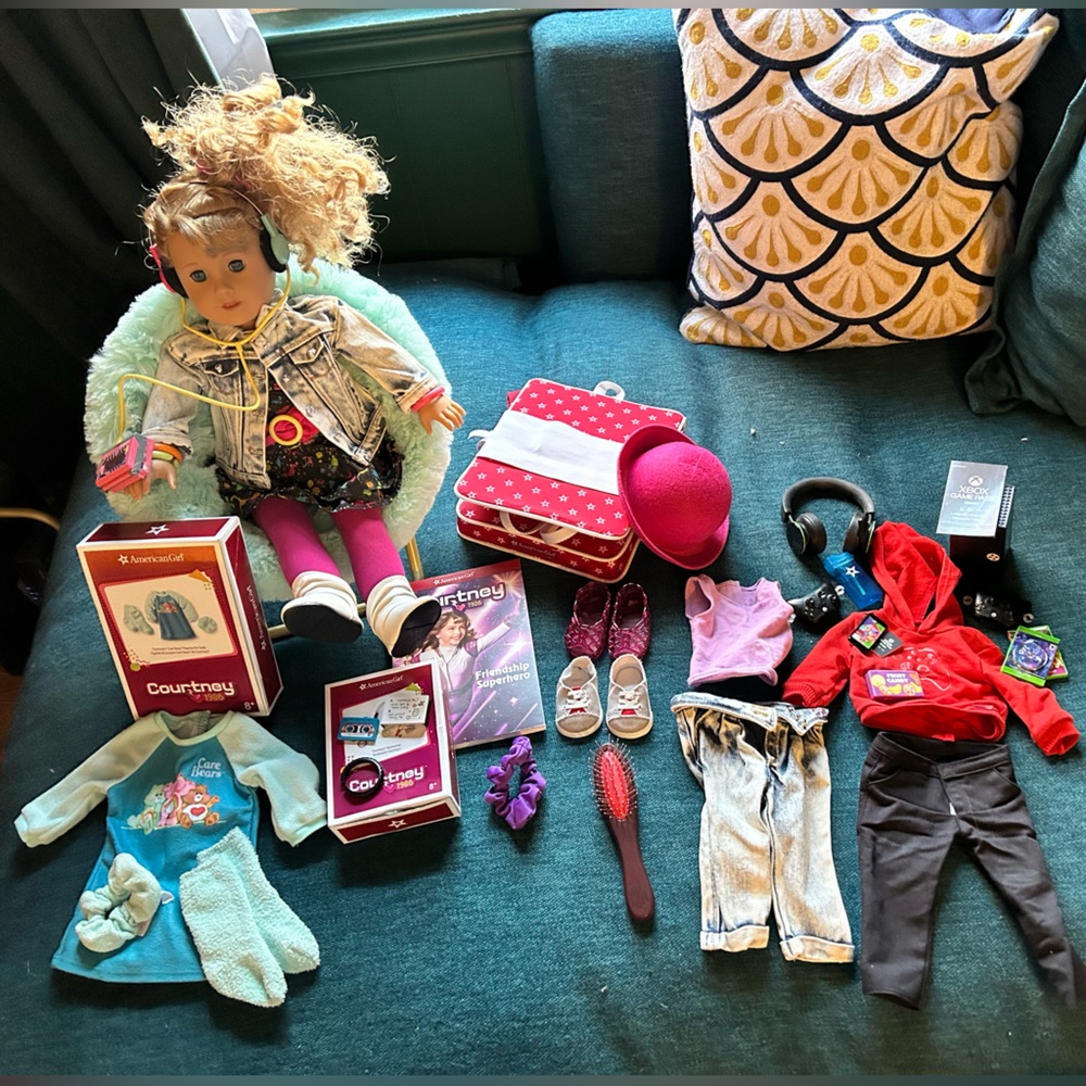 American Girl Doll - Courtney and Accessories